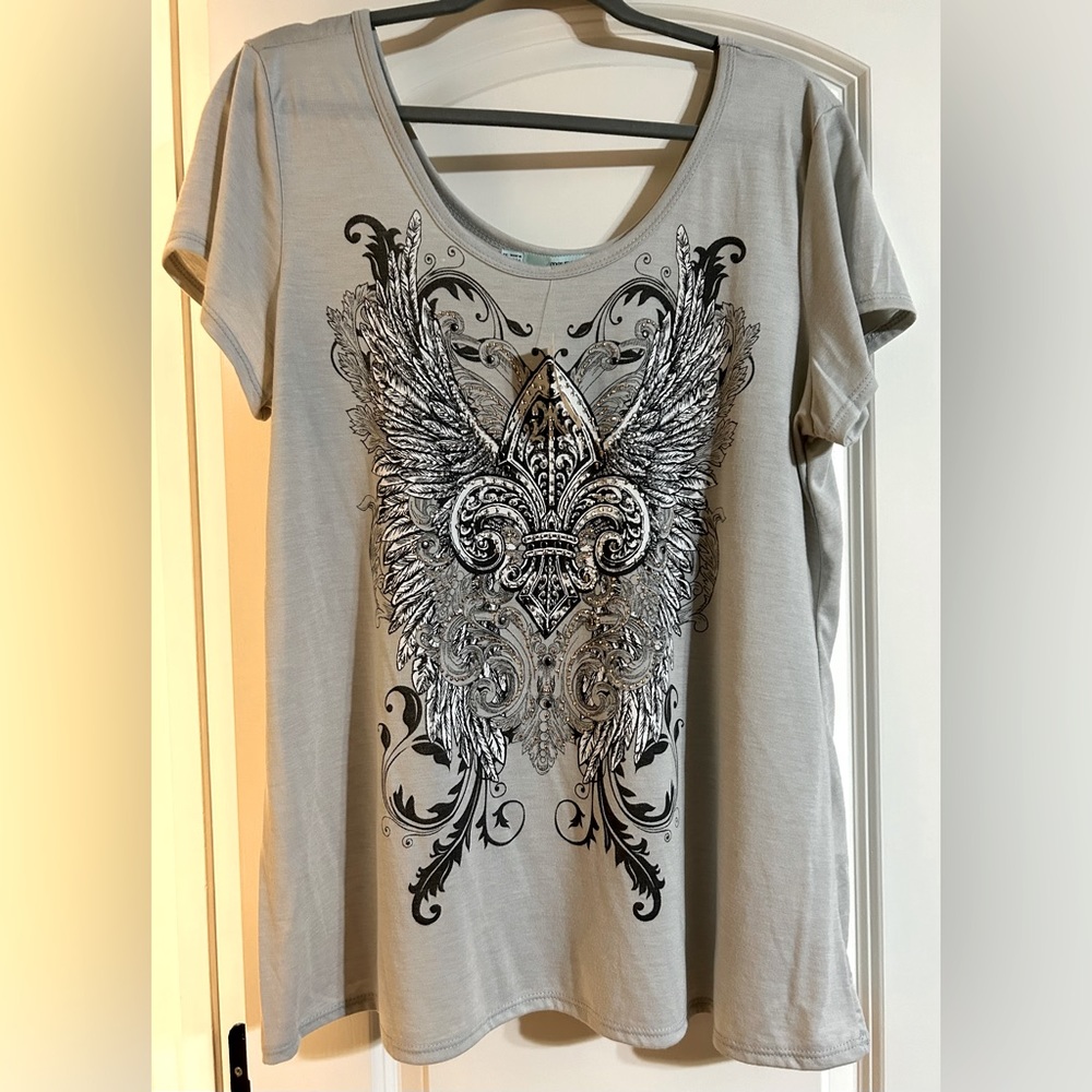 Maurices XXL Fleur de lis light grey blouse